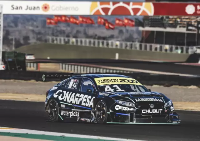 Bernardo Llaver se qued� con la carrera 2 del Turismo Carretera 2000/ Fuente: ACTC