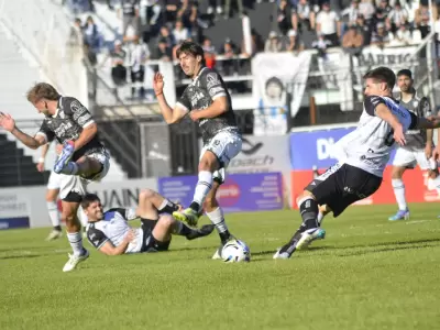 Gimnasia gan� en Chaco y sigue firme.