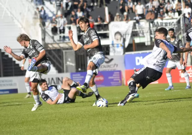 Gimnasia gan� en Chaco y sigue firme.