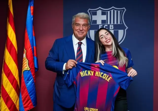 Niki Nicole recibi� la camiseta del Barcelona