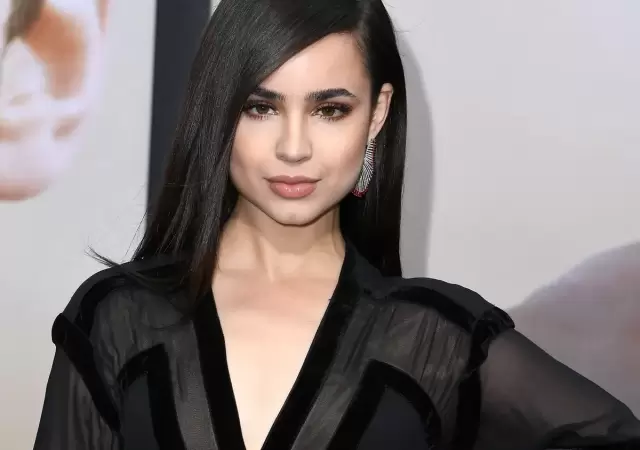 Sofia Carson.