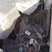 Se desplomó el techo de una casa y sus ocupantes se salvaron de milagro