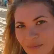 Una mujer fue asesinada y su hijo fue herido de un balazo