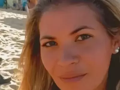 Mar�a Florencia Gonz�lez, de 37 a�os, fue asesinada mientras caminaba en pleno Rosario y ahora investigan si fueron atacados por error.