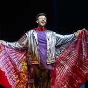 Hola Pablo presenta su nuevo show 'Universo +30': risas y nostalgia en el Teatro Plaza