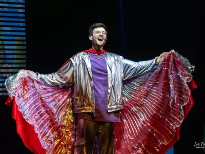 Hola Pablo presenta su nuevo show "Universo +30": risas y nostalgia en el Teatro Plaza