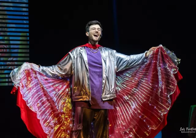 Hola Pablo presenta su nuevo show "Universo +30": risas y nostalgia en el Teatro Plaza