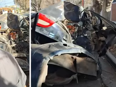 El padre Dany pide que retiren los autos chocados que bloquean accesos en Rivadavia.