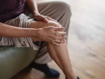 Mover las piernas de manera compulsiva.