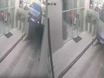 Auto cae al vac�o.