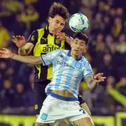 Pe�arol peg� en Montevideo y toma ventaja ante Racing