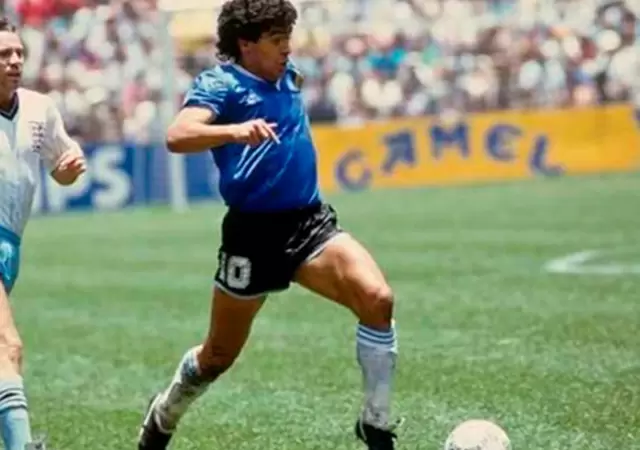 Diego Armando Maradona.
