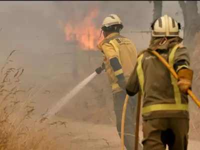 Un frente de fuerte r�fagas de viento complica todav�a m�s poder controlar los focos activos.