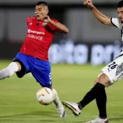 Video: Cristian 'Pochi' Ch�vez volvi� a las canchas y fue expulsado a los 9 minutos