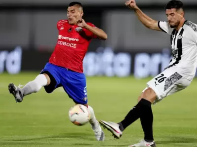 Pochi Ch�vez volvi� a jugar tras tres a�os de retiro, pero fue expulsado a los nueve minutos en su debut con Wilstermann.