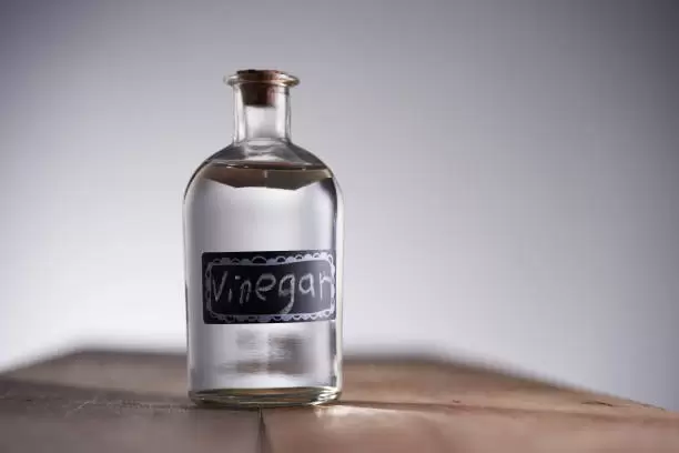 Vinagre blanco y sus propiedades para el cabello.