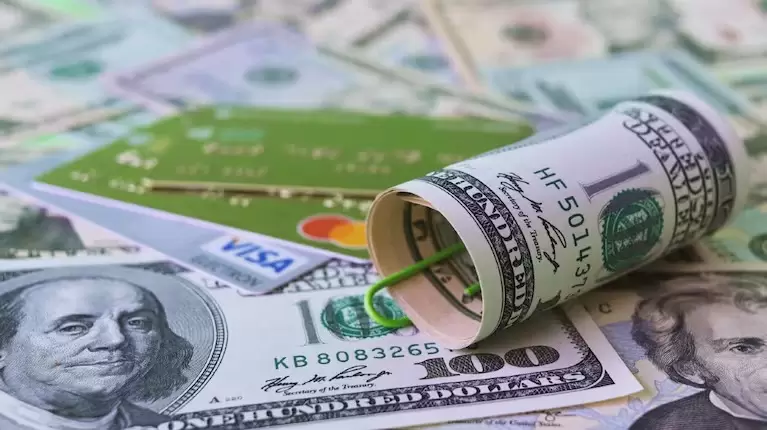 En los bancos, el promedio de precio d�lar en el cambio minorista se mantuvo entre los $1.310, y $1.315 para la venta.