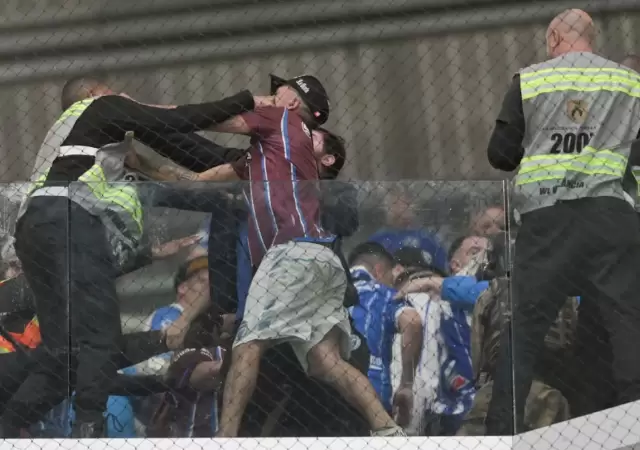 Algunos hinchas del Tomba la pasaron mal en Brasil.