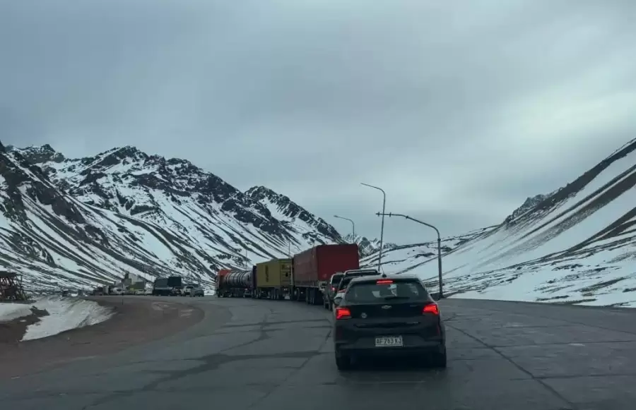 Ante la amenaza de tormentas fuertes, Chile decidi� cerrar el paso sin consultar ni coordinar.