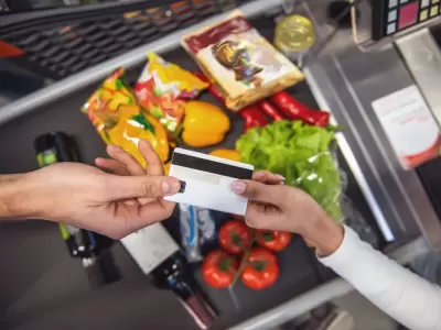 El 50% de los argentinos usa la tarjeta de cr�dito para comprar alimentos.