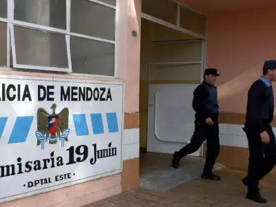 �l trabaja en Jun�n. Ella, en Rivadavia. Ambos han sido separados de la fuerza, por precauci�n.