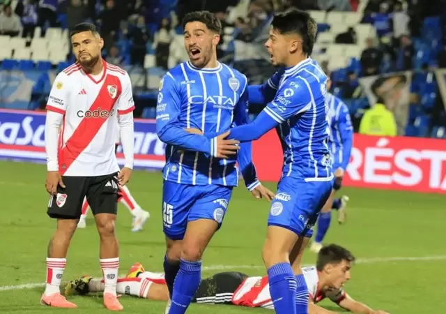 El Tomba visita a River en el M�s Monumental.