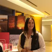 El wine bus de Luj�n de Cuyo listo para recorrer bodegas de la zona