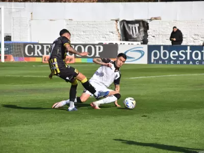 Gimnasia y Esgrima venci� 2-1 a Almirante Brown y sigue firme en la cima de la Zona B