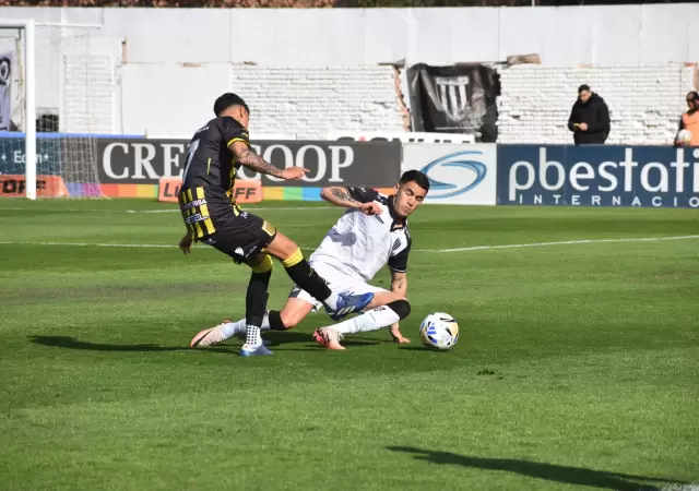 Gimnasia y Esgrima venci� 2-1 a Almirante Brown y sigue firme en la cima de la Zona B