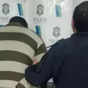 Eligi� mal: detuvieron a un ladr�n que intent� robar autopartes en un lugar ins�lito