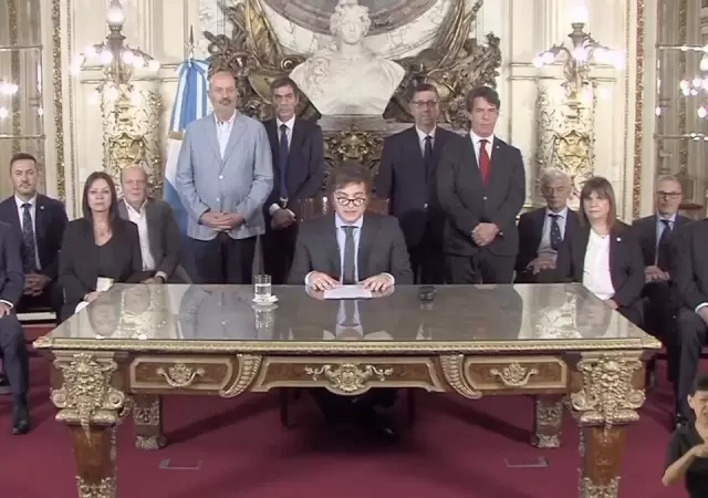 El presidente Javier Milei y su Gabinete, del que se ir�n dos figuras centrales. (Foto: archivo web)
