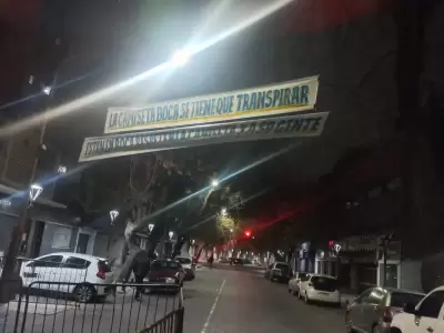 Aparecieron pasacalles pidi�ndoles a los jugadores de Boca que respeten la camiseta