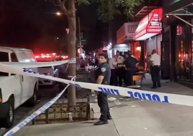 La Policia de Nueva York trabaj� en el lugar donde se desat� el violento tiroteo.