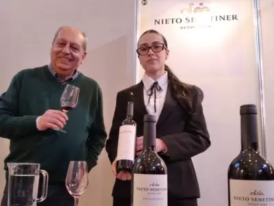 Roberto Gonz�lez cierra los ojos y sue�a con las nuevas tribus del vino, encontradas en el universo ya ordenado por los consumidores tradicionales.