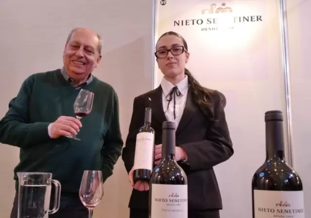 Roberto Gonz�lez cierra los ojos y sue�a con las nuevas tribus del vino, encontradas en el universo ya ordenado por los consumidores tradicionales.