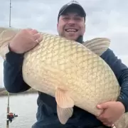 Carpa gigante sorprende a pescadores deportivos en El Carrizal
