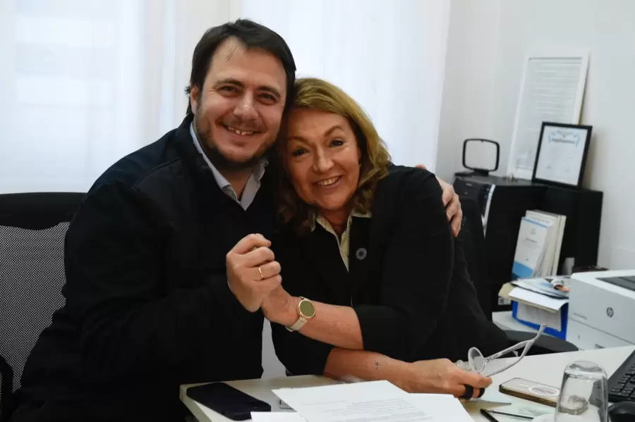 Hern�n Reyes y Marcela Campagnoli.