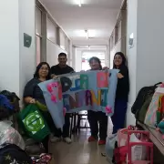 Enfermeros de SAMI y pacientes donaron mochilas a la escuela Eva Per�n