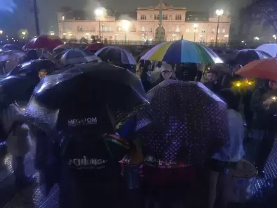 Vigilia en la Casa Rosada de familias de personas con discapacidad.
