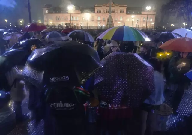 Vigilia en la Casa Rosada de familias de personas con discapacidad.