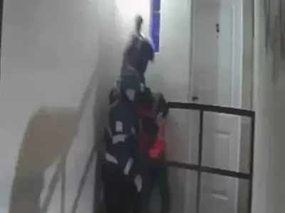 Joven golpeado por la polic�a de Santa Cruz.