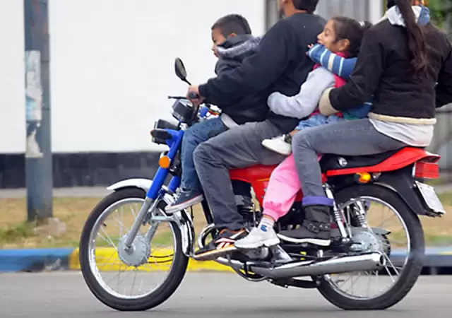 Conciencia y educaci�n vial, el desaf�o para proteger a los ni�os en motos.