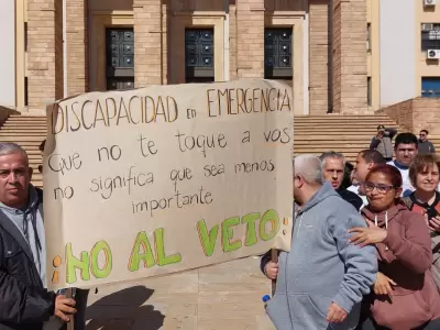 "Discapacidad en emergencia". Un cartel que lo dice todo.