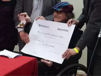 Dr. Charly Garc�a: el m�sico recibi� un especial reconocimiento