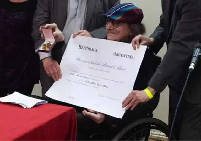 Dr. Charly Garc�a: el m�sico recibi� un especial reconocimiento