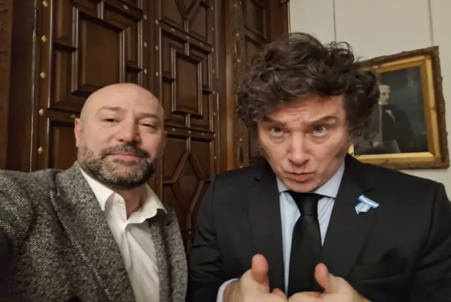 Spagnuolo junto a Javier Milei