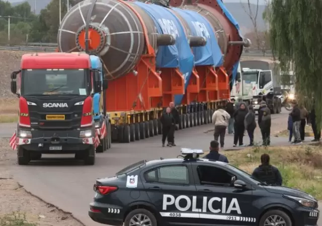 El traslado es todo un desaf�o para las rutas provinciales de Mendoza.