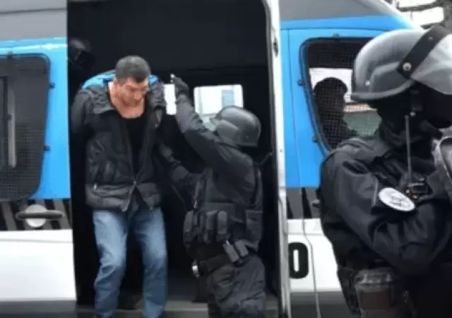 El acusado es trasladado a sede judicial para un interrogatorio. (Foto: gentileza Todo Jujuy)