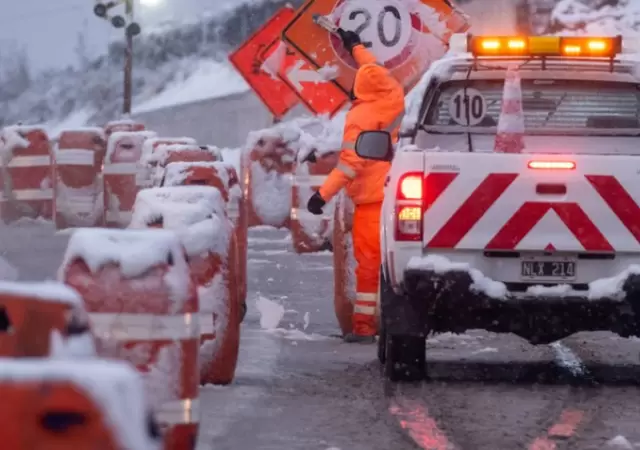 El temporal de nieve alta monta�a Mendoza obligo al cierre del T�nel Internacional Cristo Redentor ayer mi�rcoles 20 de agosto.