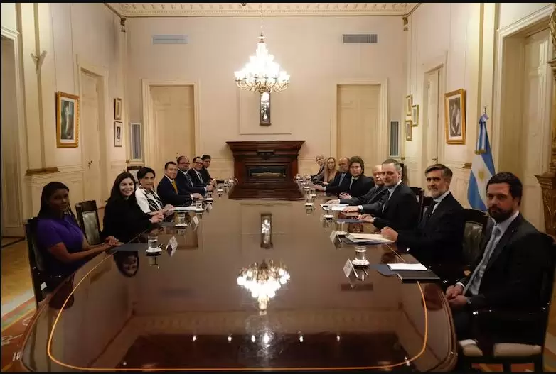 La reuni�n ampliada con los equipos de trabajo.